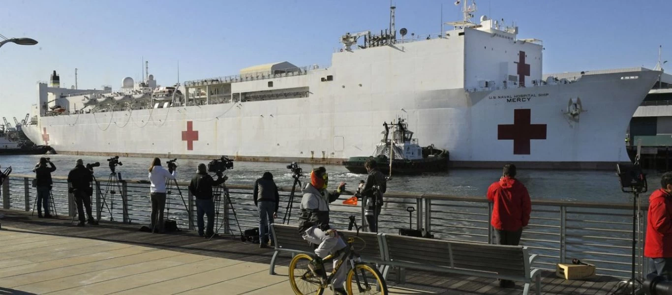 USNS Mercy: Αμερικανοί Πεζοναύτες φρουρούν το πλωτό νοσοκομείο στο Λος Άντζελες